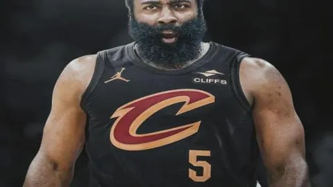 “2025校园足球盛典：16校杰出校友再战绿野，中学校友体育联盟第二届赛事隆重开启”