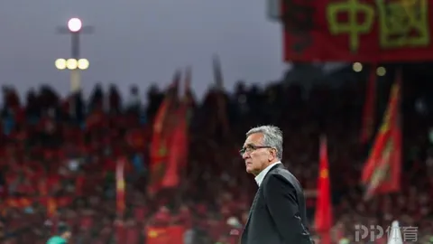 “唐西奇NBA赛场献三双向旧主致敬，湖人球迷口号声令独行侠尴尬”